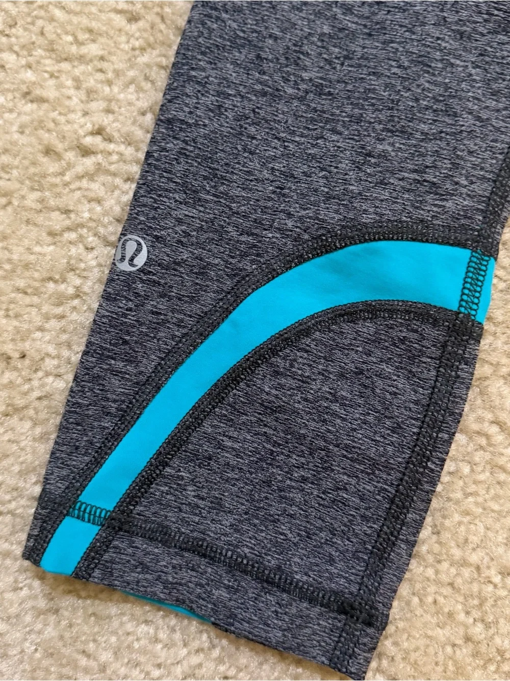 Lululemon Run: Inspire Crop II All Luxtreme Blue Tropics Size 4